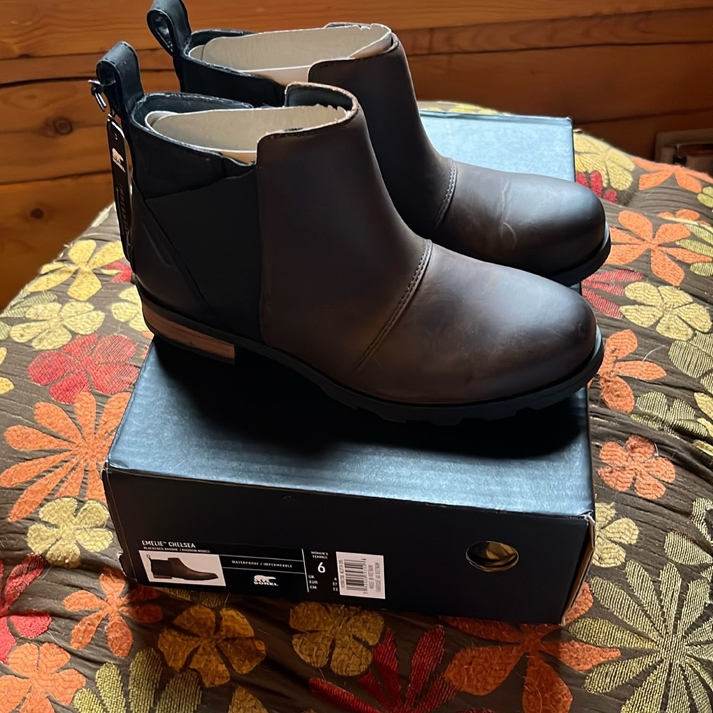 Sorel Emelie Chelsea NWT